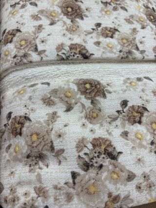 Set asciugamani con fantasia floreale