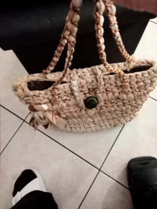 Borsa fatta a mano beige marrone e verde finiture