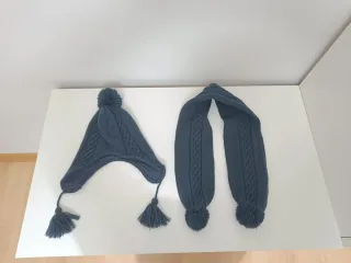 Conjunto gorro y bufanda bebé azul marino.