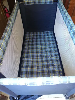 Cuna portátil con colchón y funda