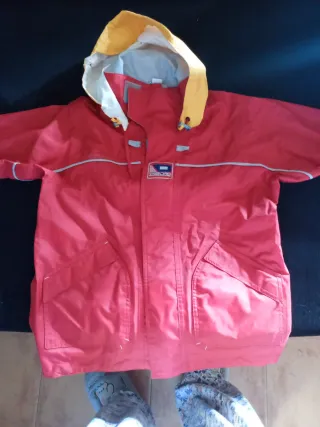 Giacchetta per bambini rossa e gialla con cappuccio