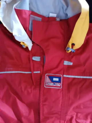 Giacchetta per bambini rossa e gialla con cappuccio