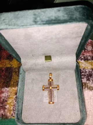 Cruz bañada en oro 21k con circón