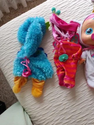 Bebé Llorón con 2 trajes