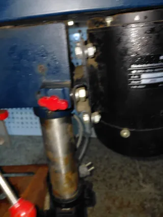 Taladro de columna azul