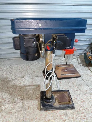 Taladro de columna azul