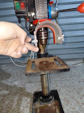 Taladro de columna azul