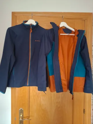 Chubasquero Quechua azul y naranja