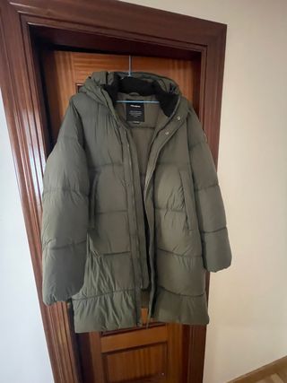 Abrigo plumífero Pull&Bear verde oliva