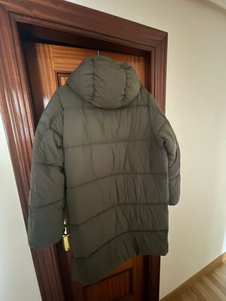Abrigo plumífero Pull&Bear verde oliva