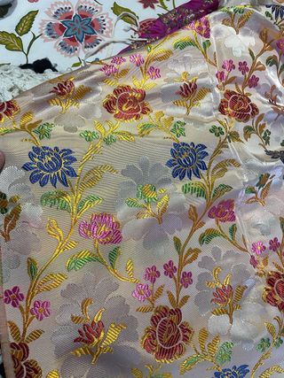 Tela fallera broccata floreale dorata Dimensioni 300x130