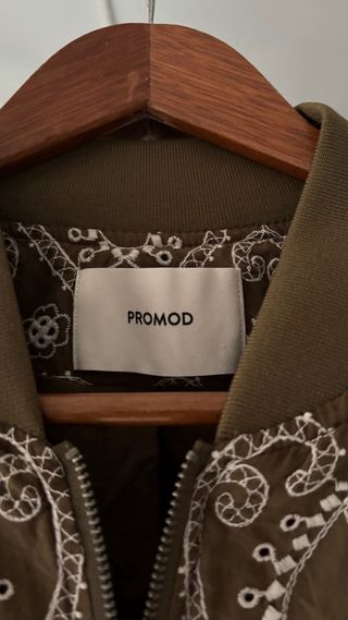 Chaqueta bomber Promod estampado paisley