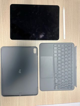 iPad Air 256G+ Apple Pencil Pro + Logi combo touch