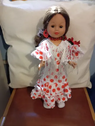 Muñeca flamenca traje rojo lunares