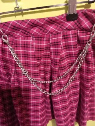 Minifalda cuadros rosa con cadena