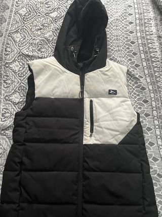 Chaleco Tenth Negro y Blanco con Capucha