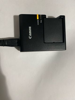 Cámara Canon 1100D + Objetivo 18-55mm