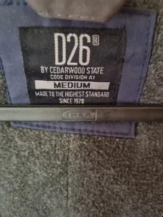 Chaqueta azul con capucha para hombre