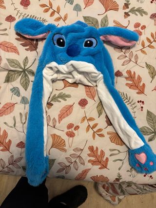 Gorro de peluche azul con orejas de Stitch