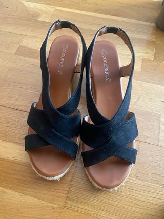 calzado número 41,menos las botas que son 40 pero