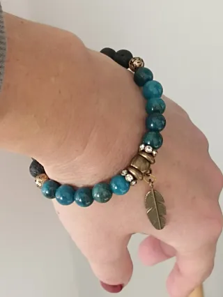 Pulsera de apatita y lava