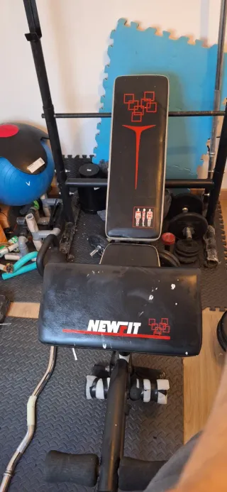 Banco de press banca y barra de pesas