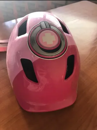 Casco rosa para niña