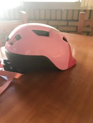 Casco rosa para niña