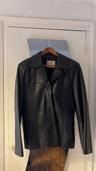 Chaqueta de piel F&Co negra