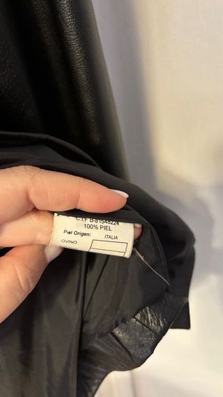 Chaqueta de piel F&Co negra