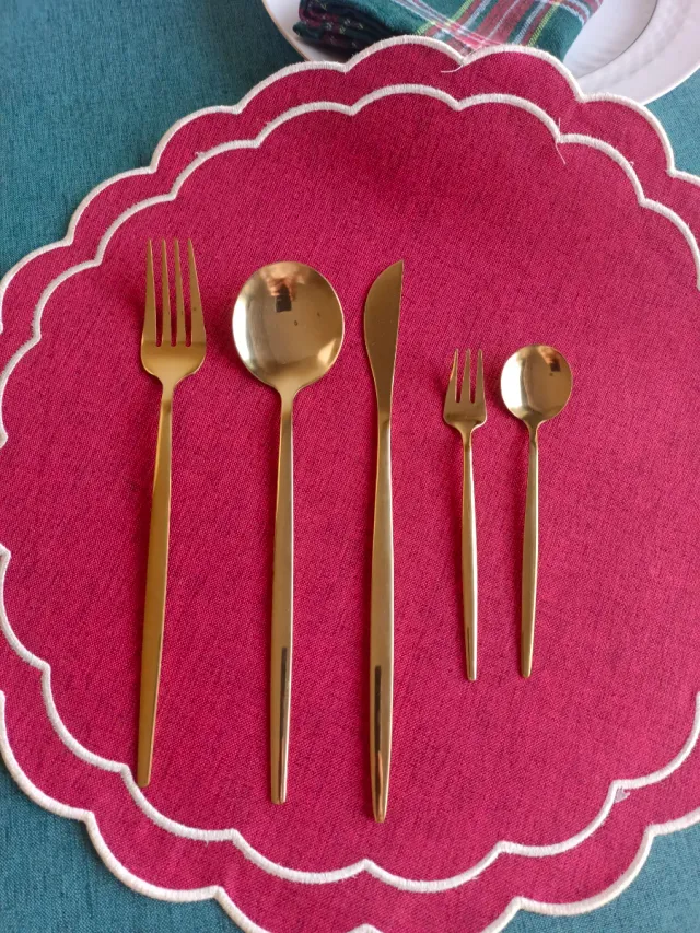 2 Cubertería 6 servicios dorada