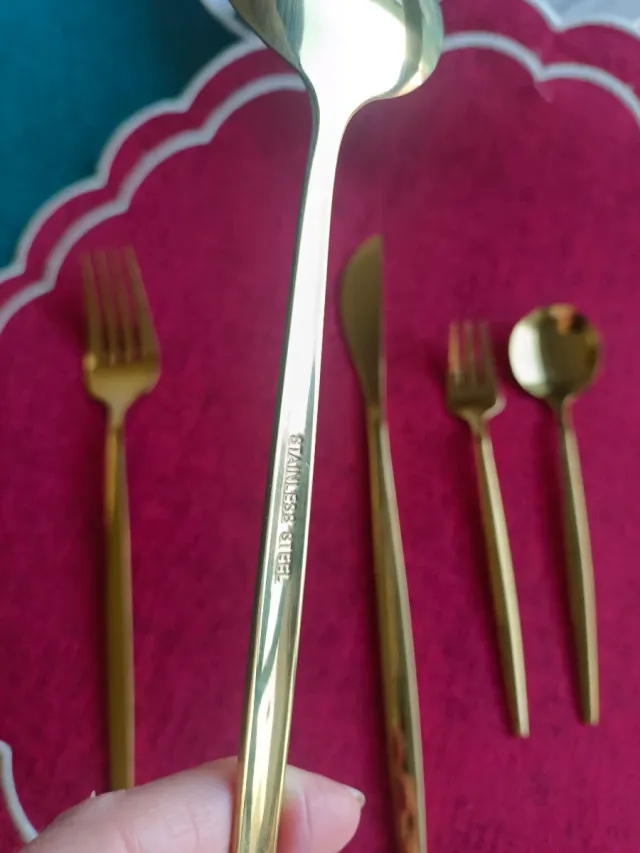 2 Cubertería 6 servicios dorada