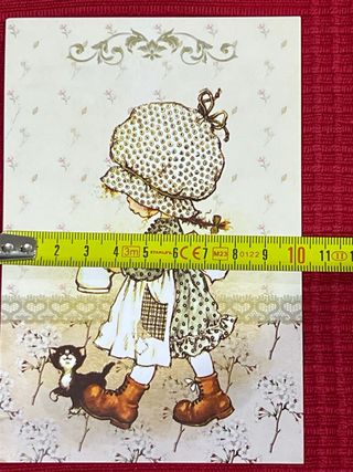 TARJETA POSTAL MUÑECA Y GATITO SARAH KAY
