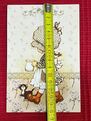 TARJETA POSTAL MUÑECA Y GATITO SARAH KAY