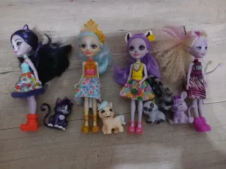 Muñecas Enchantimals con mascotas