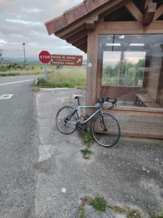 Bicicleta de carretera con accesorios