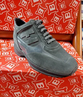 Scarpe donna  camoscio grigio con riporto in verni