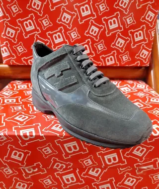Scarpe donna  camoscio grigio con riporto in verni