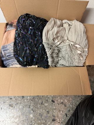 Consegna di abbigliamento da donna 30+ pezzi di vari marchi noti