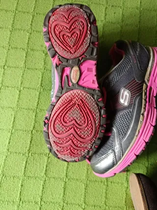 Zapatillas y Botas Marrones y Rosas