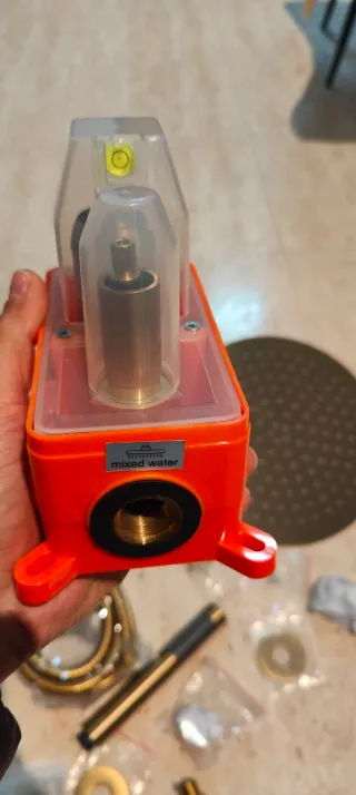 Conjunto Ducha Empotrado Dorado Griffo