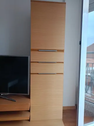 Mueble de salón madera y cristal