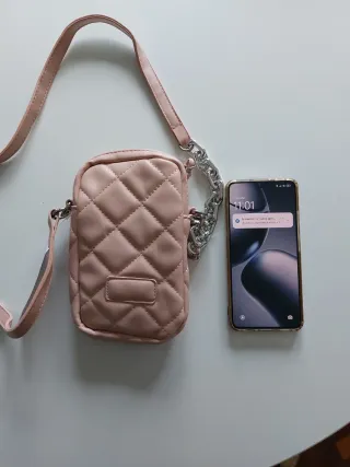 Bolso Marisa rosa acolchado con cadena