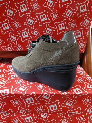 Scarpe donna con zeppa scamosciate colore castoro