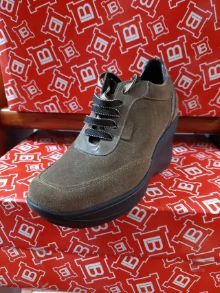 Scarpe donna con zeppa scamosciate colore castoro