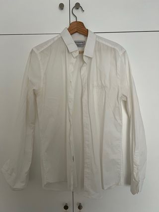 Camisa blanca de vestir para hombre