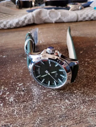 Reloj Naviforce Verde y Plateado