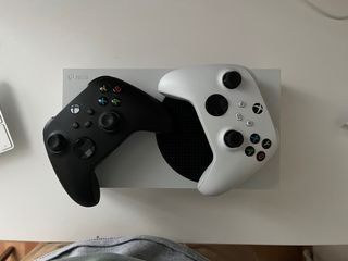 Xbox Series S Consola Blanca y Negra