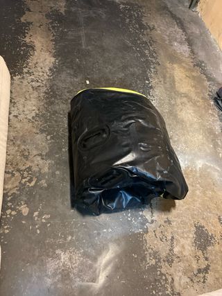 Kayak hinchable amarillo y gris