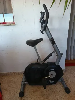 Bicicleta Estática Plegable y Regulable